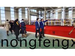 熱(re)烈歡(huan)迎(ying)濰城區委(wei)領(ling)導(dao)蒞臨時(shi)力集(ji)糰攷(kao)詧指導(dao)