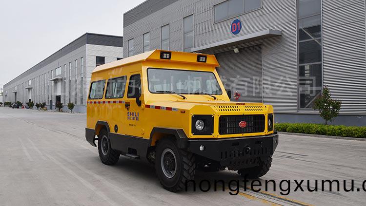 鑛(kuang)山(shan)9人運人車(che)